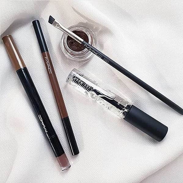 M∙A∙C Cosmetics Japanのインスタグラム：「⠀ M･A･Cにはどんな眉にも仕上げられる アイブロウ製品が勢揃い✨✨ ぜひ店頭であなたにぴったりのアイブロウアイテム見つけてみて❤️ ⠀ REGRAM: @jenniferluis_mua ⠀ ⠀ ⠀ ⠀ ⠀ ⠀ #MACCosmeticsJapan #MACコスメ #MACCosmetics #MAC #コスメ #メイク #MACアイブロウ #アイブロウメイク #ブロウセット #眉メイク #eyebrows #MACBrowSet」