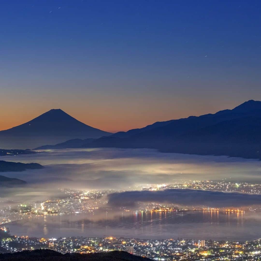 楽天トラベル さんのインスタグラム写真 - (楽天トラベル Instagram)「#高ボッチ高原  標高約1,665mの高さにあるなだらかに広がる高原で #富士山 と #雲海 が一緒に見られる #絶景スポット 😊💙 諏訪湖越しに富士山を望む素晴らしい眺望が楽しめます✨  10月～12月ごろが見ごろです✨ . ************************ 旅先で撮った素敵な写真に @rakutentravel をタグ付けしてシェアしてね♪ 厳選してこのアカウントで紹介させていただきます！ ************************ . #楽天トラベル #旅 #旅行 #旅に出よう #旅行好きな人と繋がりたい #日本 #일본 #rakutentravel #travel #trip #japan #instagramjapan #IG_JAPAN #japantrip #lovetraveling #fuji #nagano #長野」7月6日 18時00分 - rakutentravel
