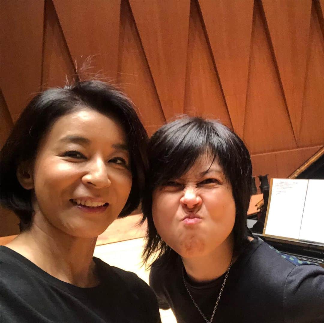 のインスタグラム：「めざクラin上田。 香ちゃんめざクラ参加なんと10回目でした。 今までで一番良いアンサンブルだったね！を頂きました。 木佐彩子のお陰で香ちゃんと仲良くするようになって、公私共に色々と心強いです。 今日も最高のダイヤモンドでした💎ありがとう」