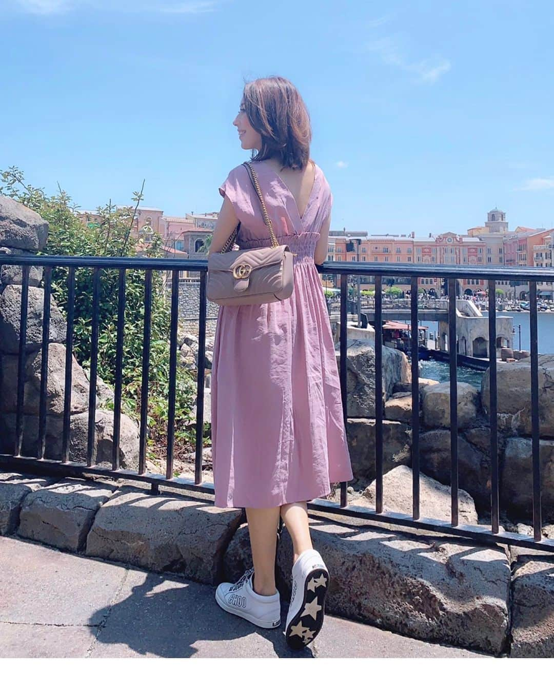 宮田綾子さんのインスタグラム写真 - (宮田綾子Instagram)「ハイヒールLOVERS Ayako⁑  後ろが可愛いワンピ💕  #onepiece #jsfashion #bag #gucci #sneaker #jimmychoo  #ハイヒールLOVERS #宮田綾子 #東京ディズニーシー #tokyodisneysea #スニーカーコーデ #ディズニーコーデ #ママコーデ #大人カジュアル #大人コーデ #ootd #code #iwantchoo」7月6日 18時20分 - ayako__miyata