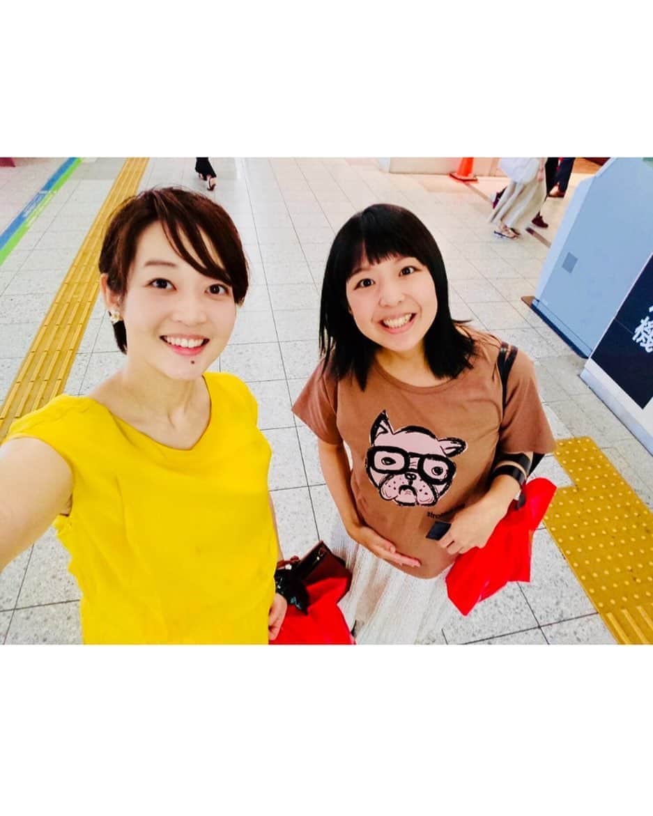 中川実咲のインスタグラム：「. 中学からの仲で お腹の赤ちゃんが1ヶ月違い！ がんばるで〜💪 . お腹の中は毎日お祭り騒ぎ👶」