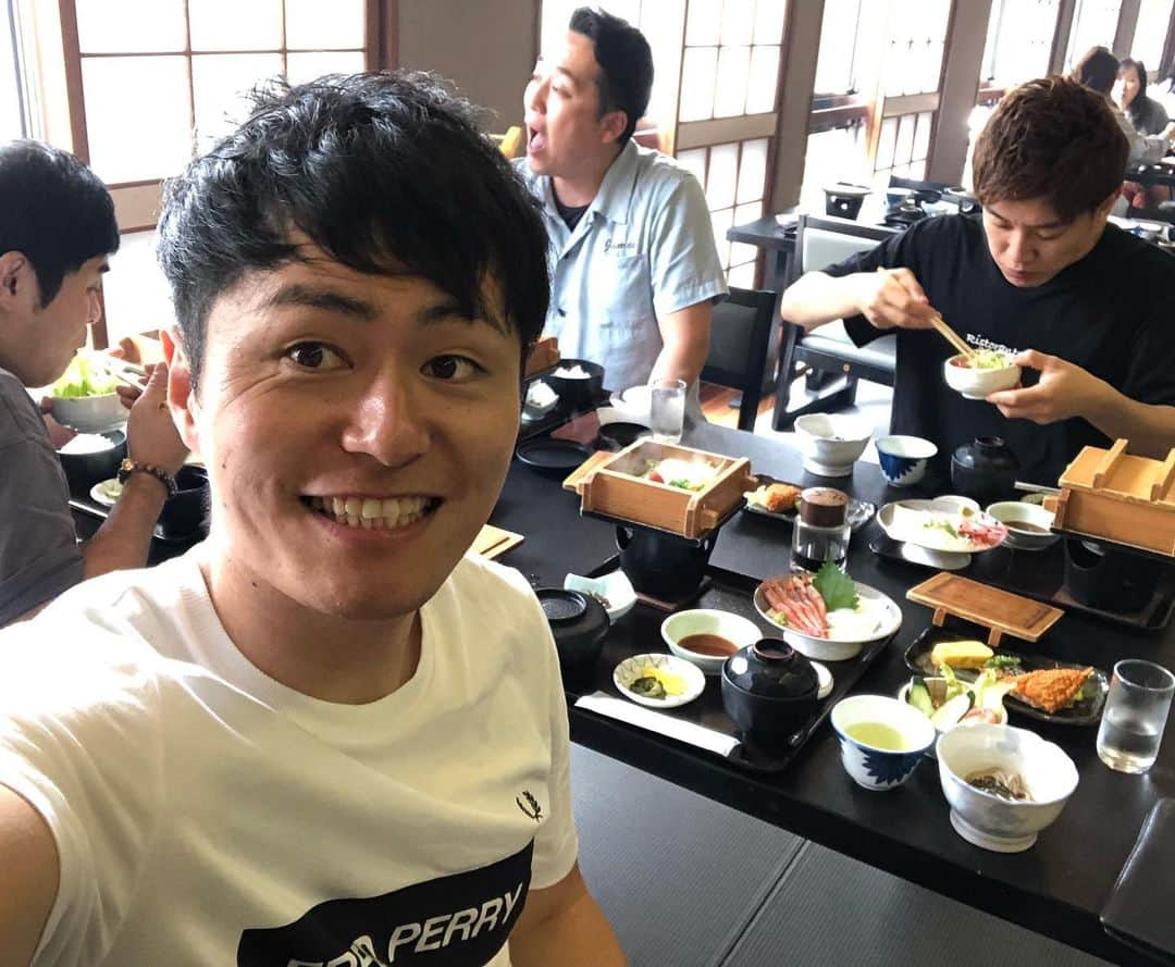 梅村賢太郎さんのインスタグラム写真 - (梅村賢太郎Instagram)「4枚あります スワイプでご覧下さい #藤崎マーケット #田崎 さん #田崎ツアーズ #バスツアー #天橋立 #宮津 #一泊二日 #ホテルリゾート京都宮津 #守谷日和 さん #ラフ次元 #最高 #ただただ #楽しい #インスタライバー #スーパーインスタライバー  #配王神」7月6日 18時17分 - rahujigenume