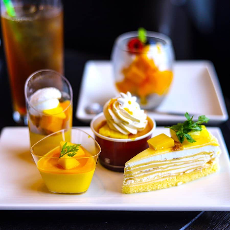 きょん。さんのインスタグラム写真 - (きょん。Instagram)「. .  DINING＆BAR TABLE 9 TOKYO @shinagawaprincehotel  先日 T9T(TABLE 9 TOKYO)にて スタートしたのは 夏の果実 “マンゴー”を 主役としたスイーツブッフェ ＜常夏のマンゴーデイズ＞。 .  39階から見る 景色の美しさと 39階で食べる マンゴーの美味しさと...🤤 .  たとえ 梅雨であろうとも それすらも楽しい ブッフェ時間。  event:2019年7月1日(月)~8月31日(土)  #tokyo#TABLE9TOKYO#sweets #品川プリンスホテル」7月6日 18時28分 - kyon_tokiiro