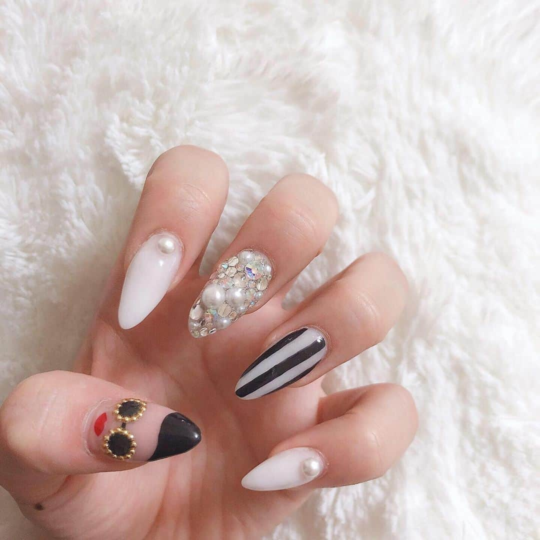 あきのインスタグラム：「. ねいるんるんっ #aliceolivia #nail」