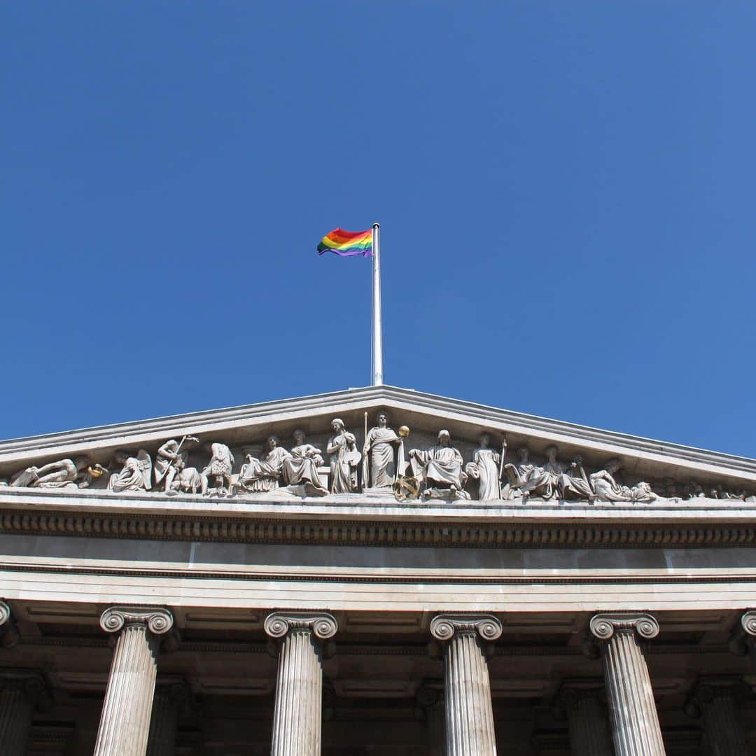 大英博物館さんのインスタグラム写真 - (大英博物館Instagram)「🌈🏛🏳️‍🌈Happy #Pride! We’re flying the rainbow flag this weekend to celebrate #PrideinLondon  The first Pride took place in New York City in July 1970, and London hosted the first UK Pride in 1972. It’s now celebrated in more than 60 countries around the world.  Discover over 10,000 years of LGBTQ history in our touring exhibition – now open @millenniumlibrary. Check out the online version of the show via the link in our bio.  #Pride2019 #LGBTQ #LGBTQHistory #🌈 #BritishMuseum #London #UK」7月6日 19時03分 - britishmuseum