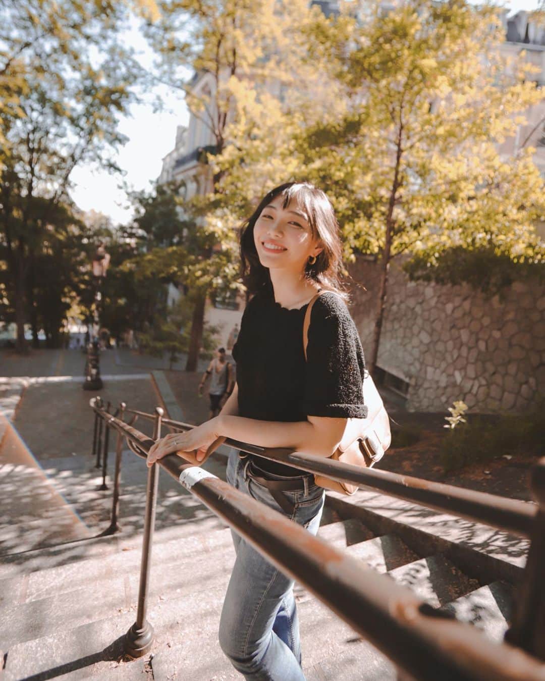 s ᴇ  ɴ ᴋ ᴄのインスタグラム：「正如 @alysechansaisai 跟她老公說，其實在差不多十年前在香港認識而她又還沒嫁到法國去的時候，我們是沒試過hang out together as friend的，就只是在不同的friends gathering見過面，但多得social media，我們也就基本上也知道大家的近況。從以前我眼中的大笑姑婆，到現在優雅的法國人妻，但其實她骨子裡也沒有變，也是那一個十分重視朋友的人。 謝謝你們的款待，昨天過了在巴黎最舒適的一天❤️ By the way，這位法國人妻並不是只宅在家中的啊 (yea, you’re staying home all days literally 😂) 她設計和親手造的首飾真的很好看!  Respect on your work and effort!  有興趣的朋友可以到 @amayalili.bijoux 看看喔， 在巴黎親自設計，人手制作，會送到香港的!  #seanalogue .」