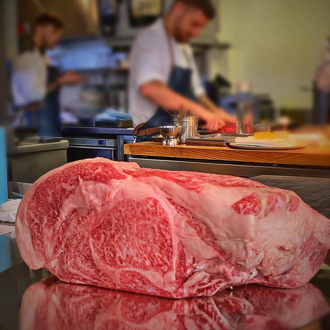 堀江貴文さんのインスタグラム写真 - (堀江貴文Instagram)「#wagyu #wagyumafia #restaurantpagesparis #ozakibeef #ribeye #パリでのホリエモン祭りのアフターパーティをパージュさんで開催しました #ribeyeが美味しいお寿司に大変身 @restaurantpages @takuparis」7月6日 19時11分 - takapon_jp