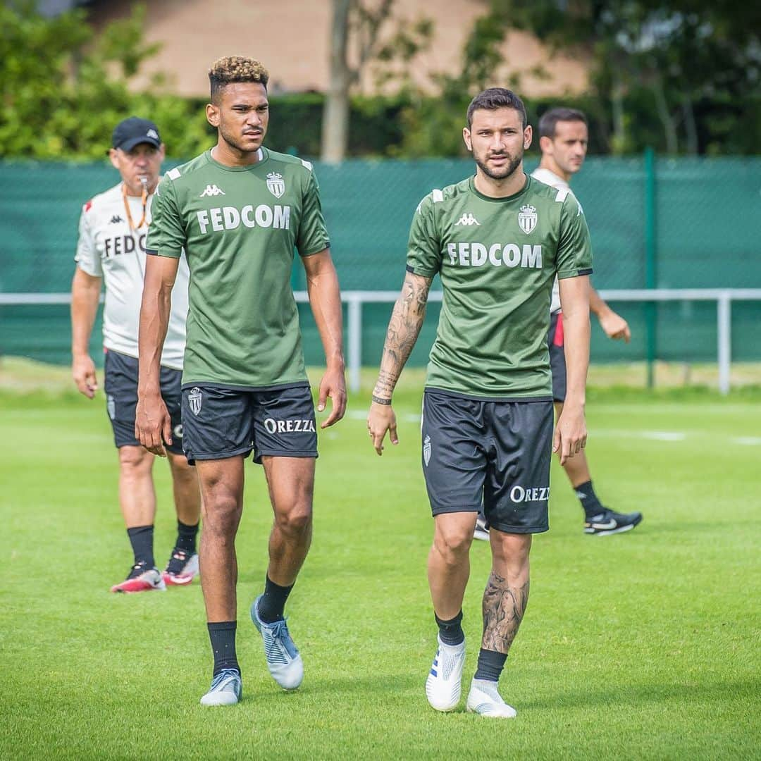 ASモナコさんのインスタグラム写真 - (ASモナコInstagram)「🔛 Premier entrainement en 🇧🇪 pour les Rouge & Blanc ce matin ! - - - - - 📸 @jmboula // @boschilia」7月6日 19時20分 - asmonaco