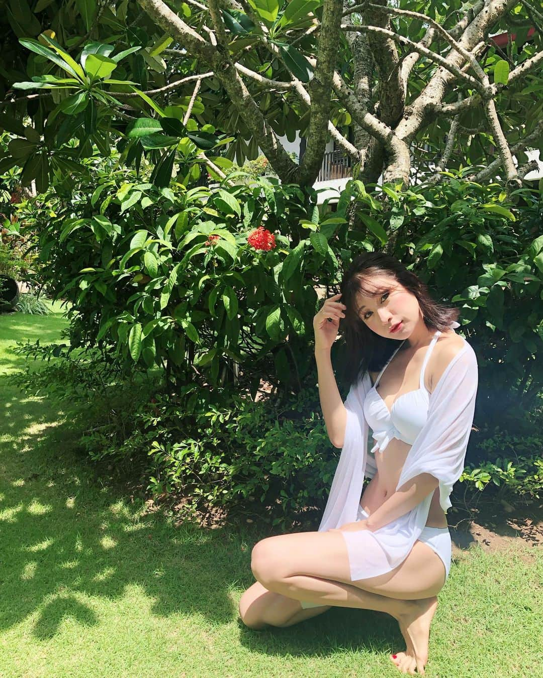 中村江莉香さんのインスタグラム写真 - (中村江莉香Instagram)「in cebu🇵🇭#えりか旅行 昨日からフィリピン🏝セブ島へ来ています♥️♥️ 開放感☺️✈️🌷 本日もインスタライブします💓 １時間後くらいでしょうか♥️♥️ ・ よろしくお願い申し上げます🥶✨ ・ @forget_m_n 🍺🍺 水着は👙もちろん#forget_m_n ちゃん🏝🌷🦚 ワイヤー入りなのでとにかく盛れます。こだわりはそこ😂♥️♥️ あとは生地もしっかりめで、ストール付きな三点セットです✨ パレオは腰に巻いても可愛いし、ショールとしても✈️ ・ ブラックはオトナ女子度up💓 ホワイトはかわいさupと願っています。#あくまで希望 ・ 焼けたな。やったな。 美白強化でいきましょう。涙 ・ #オリジナルビキニ #F_ME_NOT #モデルプロデュース #水着2019 #大人水着 #シンプルが好き #ワイヤー入り #しっかり盛れる #ビキニ #お気に入り #撮影 #プロトラベラー  #女子旅 #フィリピン🇵🇭#セブ島旅行 #海が好き #ビーチ #ビーチ🏖」7月6日 19時13分 - erica_nakamura