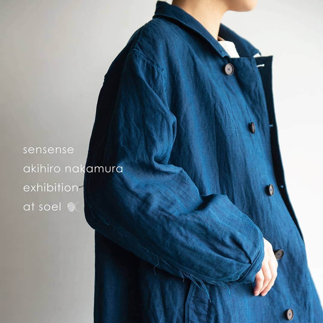 手紙社さんのインスタグラム写真 - (手紙社Instagram)「【「sensense akihiro nakamura exhibition」at soel 7/13(土)〜7/21(日)】 soel（ソエル）では、7/13（土）より8日間、洋服作家・中村章洋さんが手がけるブランド「sensense（センセンス）」の個展を開催いたします。 上質な生地を使い、デザインから縫製、染色まで全て、一点一点丁寧に作られたアイテムが並びます。受注商品をメインに、一部即売商品もございます。定番のコックシャツやワンピース、ロングカーディガンなどは、その場お持ち帰りいただけます。 各種サイズ（レディース&メンズ）をご用意しておりますが、お客様に応じてサイズ調整してのオーダーも承ります。会期中、作家も在店しますので、どうぞお気軽にご相談くださいませ。 . 【sensense akihiro nakamura exhibition】 会　期：2019/7/13（土） – 7/21（日） 定休日：7/16（火） 在店日：全日予定 時　間：11:00 – 18:00 場　所：soel（ソエル） 住　所：東京都調布市下石原2-6-14 2階 tel.　：042-444-5572 . [受注会について] ・シャツやパンツ、コート、パーカー等が並びます。 ・納期：2019年9月下旬以降のお渡しを予定しております。 ・支払い方法：現金、クレジットカード、一部電子マネー（①内金30%、②全額前払いのどちらかを選択いただきます） ※注意事項 ・生産の都合上、サンプルと仕様が変更になる場合がございます。 ・製作の状況によって納期が前後する場合もございます。 . #tegamisha_soel #手紙社 #手紙舎 #tegamisha #soel #ソエル #fashion #wear #clothes #衣服 #藍染 #天然染料 #handmade #sensense #中村章洋 @sen_se_nse」7月6日 19時24分 - tegamisha