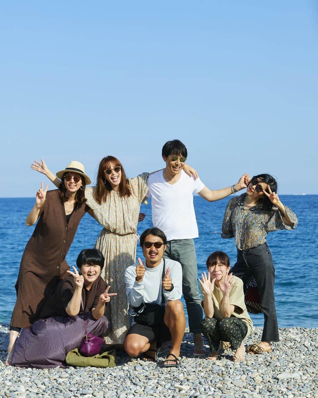 蛯原友里さんのインスタグラム写真 - (蛯原友里Instagram)「・ ・ 最高のメンバーで♡ 撮影お疲れさまでした♪ ・ みんなで記念撮影 そしてこの後、 みんなでニースの海に入ったの いい思い出だね！ ・ 今までにない、楽しい思い出になりました。 ・ ありがとう☺︎ ・ ・ #nice」7月6日 19時33分 - yuri_ebihara
