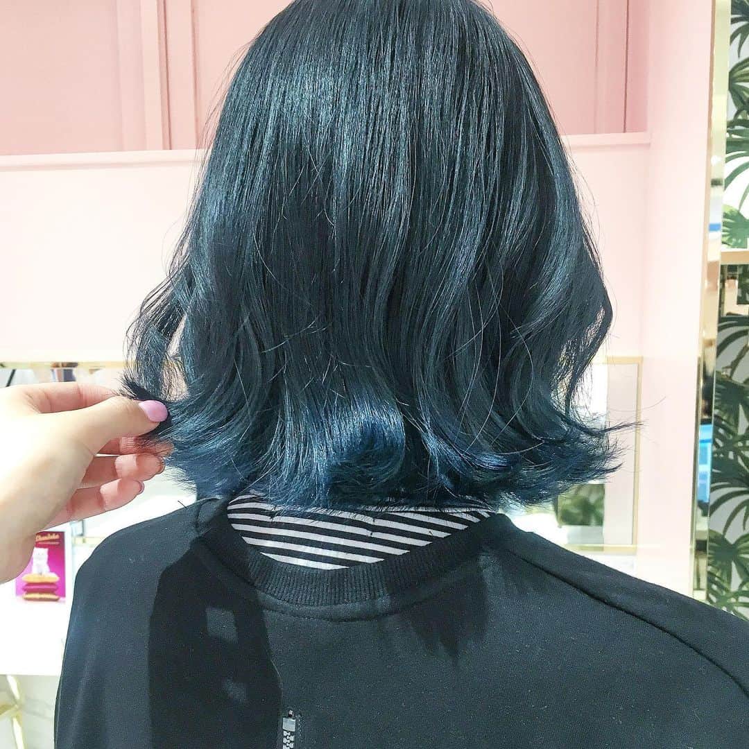 原涼香のインスタグラム：「ㅤㅤㅤㅤㅤㅤㅤㅤㅤㅤㅤㅤㅤ Ocean Blue 🍩💙🥯 ブリーチ1回ベース、バターも💕 ㅤㅤㅤㅤㅤㅤㅤㅤㅤㅤㅤㅤㅤ」