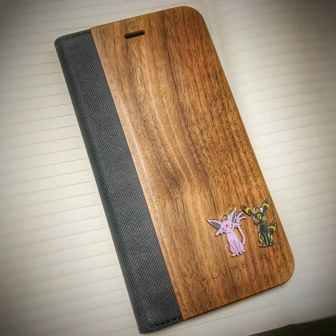 布川隼汰のインスタグラム：「New iPhone case!! #hacoa #アレンジ #オリジナル #裏に名前入り #iphonecase #木製ケース #エーフィ #ブラッキー #ブイズ」