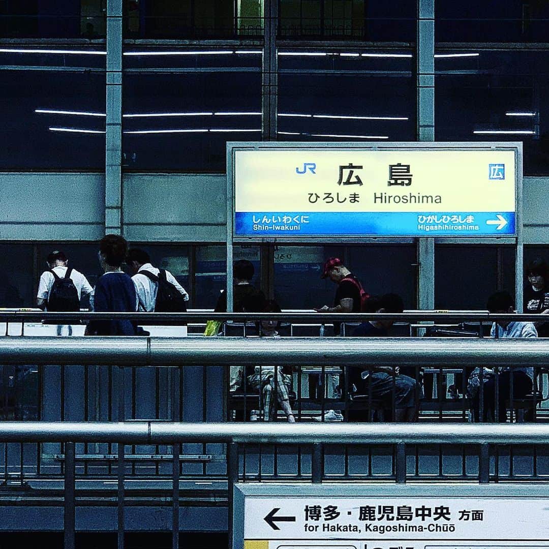 YOICHIのインスタグラム：「#広島 #新幹線 #博多 #広島駅 #博多駅」