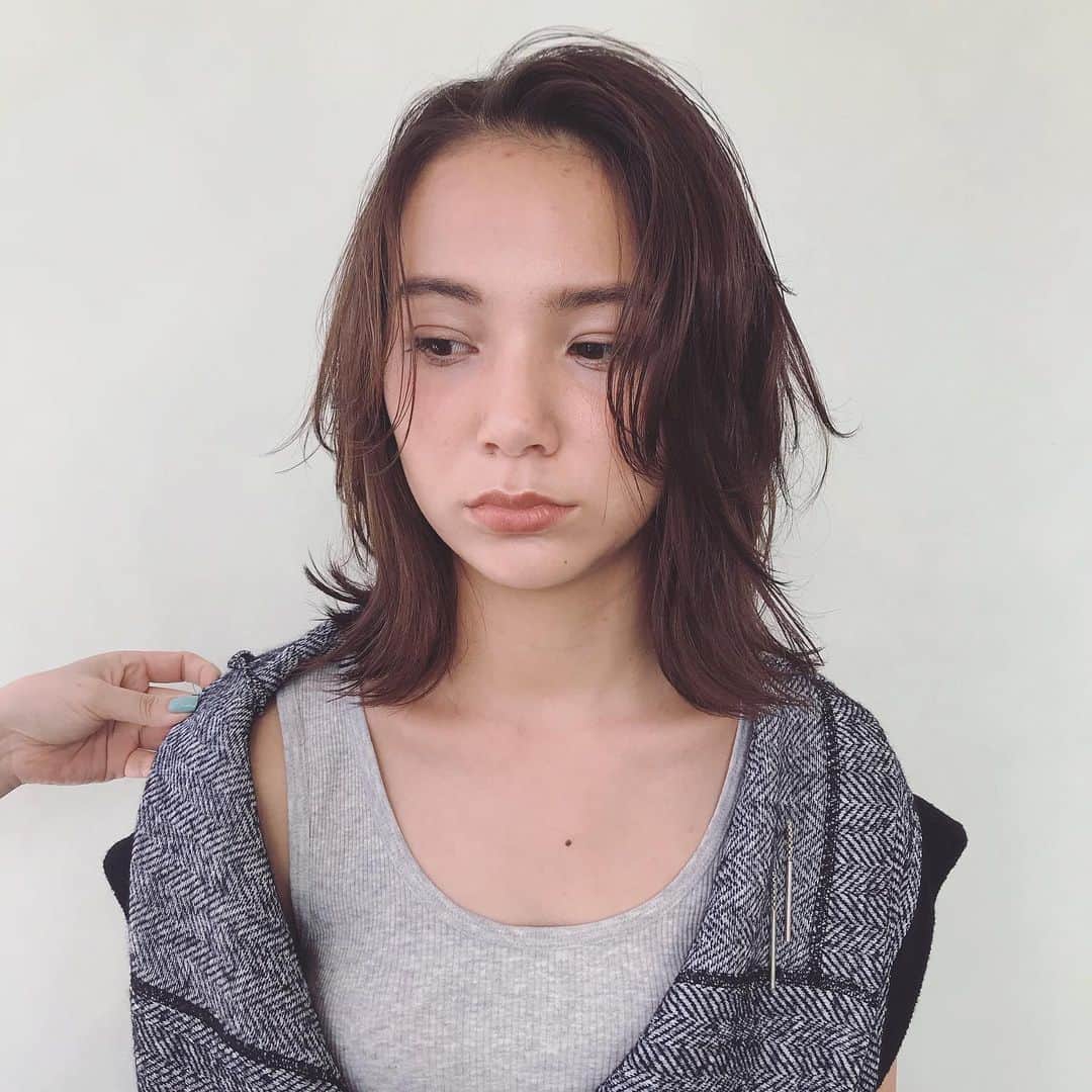 野口和弘のインスタグラム：「ボブウルフ×アップバング . #cieca.#hairstyle#haircolor#shorthair #bobhair#longhair#fashion #hairarrange#ショートボブ#ショートヘア#ボブスタイル#グラボブ#ボブウルフ#オレンジュ#ハイライト#ハイトーン#ブリーチ#グレージュ#ヘアアレンジ#グラデーションカラー#シースルーバング#アクセサリーバング#ヘアカラー#ヘアカタログ #ヘアセット#外国人風#表参道#原宿#美容室」