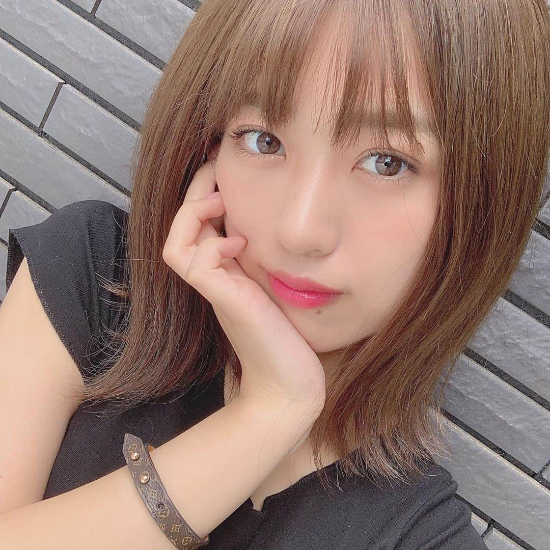 篠崎彩奈さんのインスタグラム写真 - (篠崎彩奈Instagram)「_ 陽に当たる時間が長かったからなのか、髪の色抜けるのがはやくて今とても明るい☺️ . . もう少しこの明るさ楽しんだら 暗くしよう😂 . 久しぶりに自撮り載せます🥺🧡 #アッシュカラー #アッシュベージュ」7月6日 20時37分 - ayana.s_official