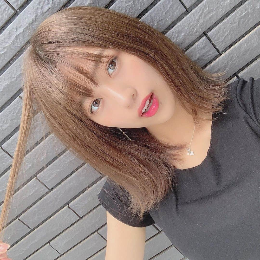 篠崎彩奈さんのインスタグラム写真 - (篠崎彩奈Instagram)「_ 陽に当たる時間が長かったからなのか、髪の色抜けるのがはやくて今とても明るい☺️ . . もう少しこの明るさ楽しんだら 暗くしよう😂 . 久しぶりに自撮り載せます🥺🧡 #アッシュカラー #アッシュベージュ」7月6日 20時37分 - ayana.s_official