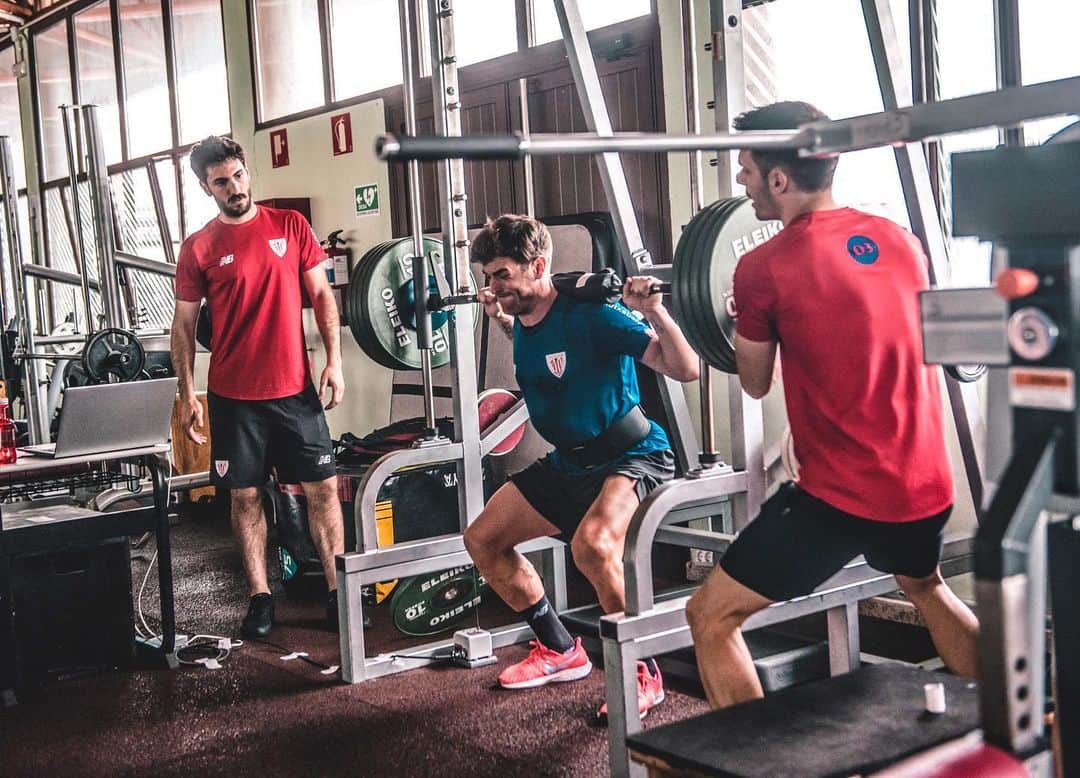 イバイ・ゴメスのインスタグラム：「Primeras sensaciones, días de pruebas y primeros contactos con balón, semana completada. El lunes más. 💪🏼 Aupa @athleticclub ! 🦁🔴⚪️」