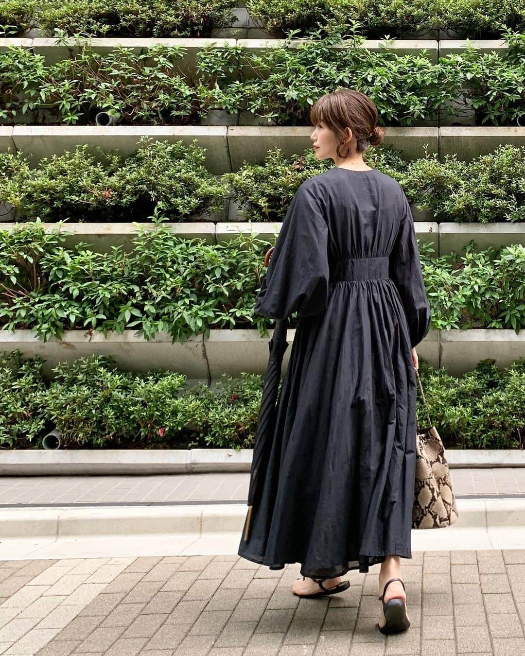 武藤京子さんのインスタグラム写真 - (武藤京子Instagram)「* 先日のお洋服 * 1枚で  すぐにお出かけスタイルが完成する @mariha_official のワンピース * ちょっと甘めなので 小物は辛口で🙃 * #ootd  #ワンピース #mariha #マリハ  #バッグ #marcomasi #マルコマージ  #靴 #ipanema #イパネマ  #ブログ更新しました  #プロフィールにブログのリンク貼ってます」7月6日 20時57分 - kyokomuto0628