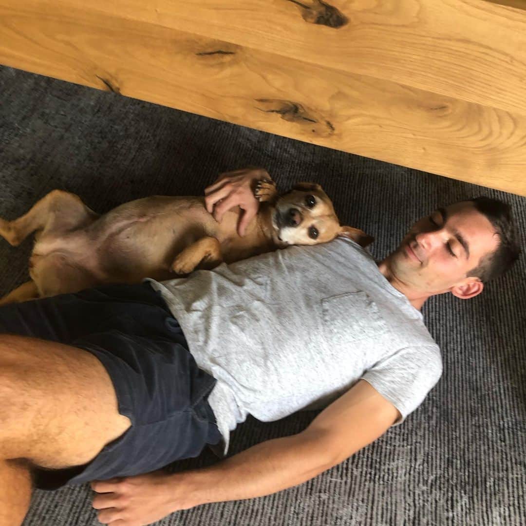 ボビー・ブラウンのインスタグラム：「A boy and his dog @5dukes #biggie」