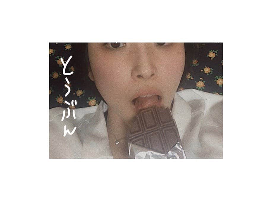 のインスタグラム：「きゅうりの糠漬けがとまらんです。昨日は早足のネズミに踏まれて、不思議な天使に出会いました。大人になったなあ。 #chocolate #friends #君の名は #ちゅん」