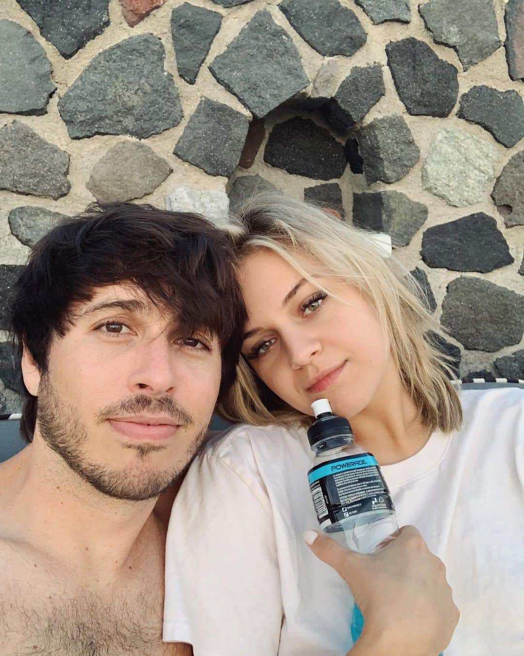 Kelsea Balleriniさんのインスタグラム写真 - (Kelsea BalleriniInstagram)「Welp. I spent the better part of our time in Santorini with a wicked case of food poisoning. Lucky for me I have the sweetest man who kept me stocked up on Powerade and the view from our room was still the prettiest sunset I had ever seen. Here’s a realgram for ya because I’m starting to be able to laugh about it.. 💀🙈😂 #toastandsuitsforthewin」7月6日 21時01分 - kelseaballerini