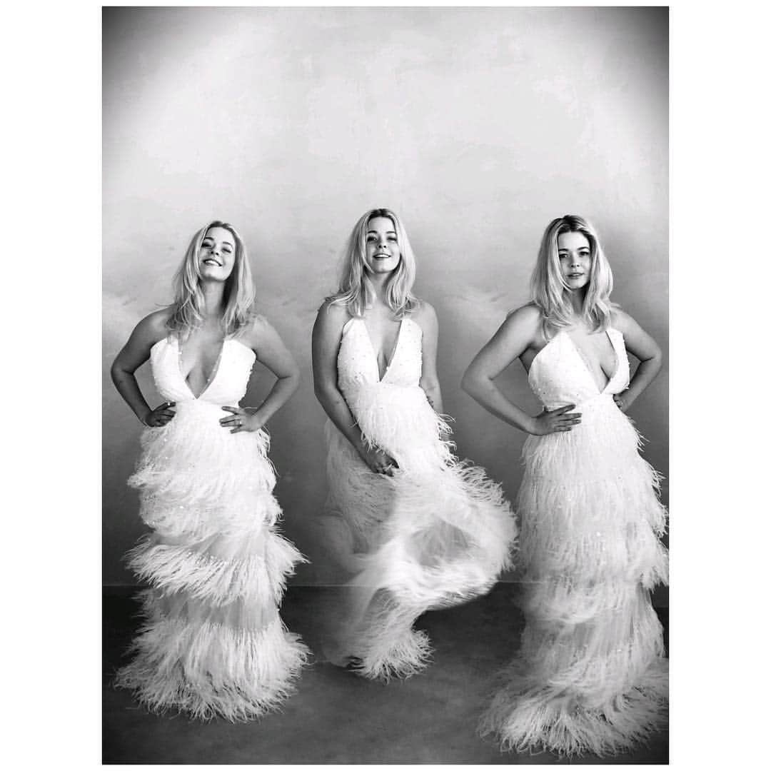 サーシャ・ピーターズのインスタグラム：「Shimmying into this weekend... 🎞 @elizabethmessina 😉」