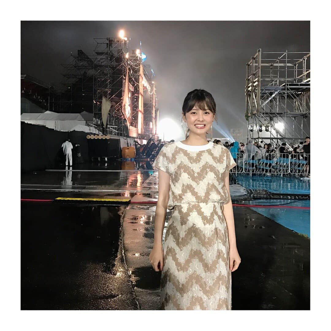 佐藤梨那さんのインスタグラム写真 - (佐藤梨那Instagram)「THE MUSIC DAY 欅坂46さんの中継を担当しました‼︎ ✨  雨の中でもライブを 全力で走り切ったメンバーの方々、 ファンの方々の声援に感動しました😭✨ * ♪  MUSIC DAYは23時まで放送します🎤✨ 再生回数1億越えの人気曲メドレーなど 素敵なラインナップが続きます☺🧡 * ♪  #themusicday  #欅共和国2019  #じょんじょん」7月6日 21時06分 - sato_lina