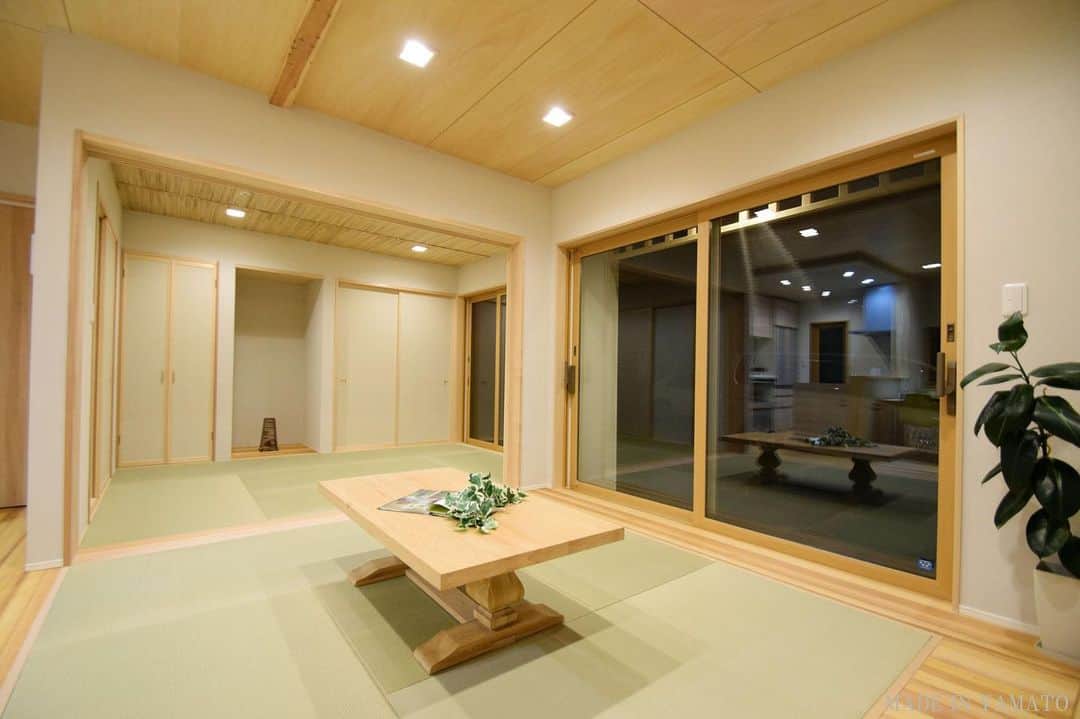 YAMATOの家さんのインスタグラム写真 - (YAMATOの家Instagram)「. . 続きの和室。 今ではほとんどなくなってしまったけど、日本の空間。 和という選択。 . MADE IN YAMATO MADE IN YAMATO . . #yamatoの家 #和室 #畳 #マイホーム記録 #御殿場 #小山町 #設計事務所 #マイホーム #注文住宅 #デザイン #新築 #家 #インテリア #住宅 #建築 #ナチュラル #設計士 #設計士とつくる家 #和 #和風 #tatami #japaneseroom #japanesestyle #wa」7月6日 21時17分 - yamato_house