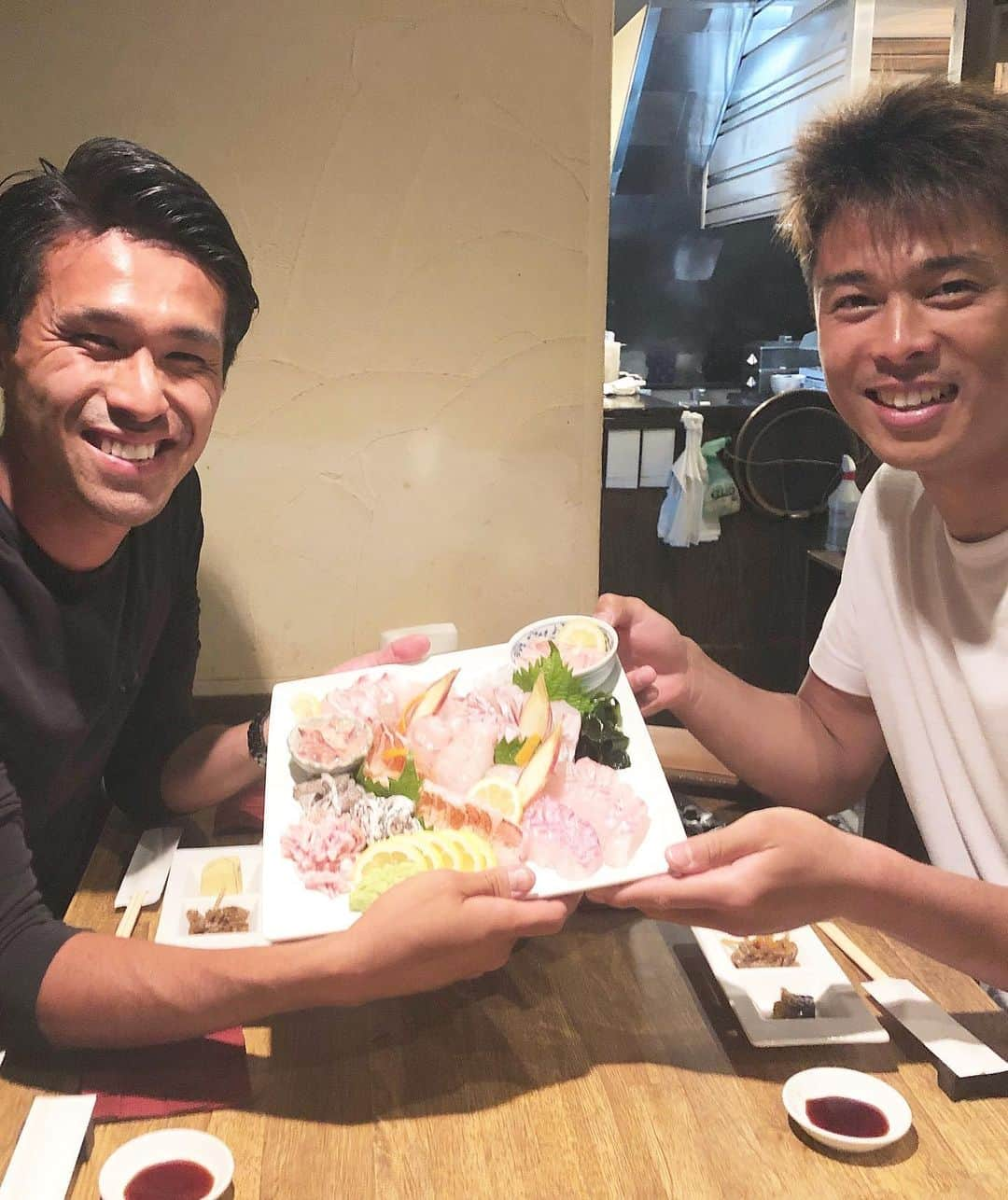 工藤壮人のインスタグラム：「釣り師匠、誕生日おめでとうございます🎣 また釣りに連れて行ってください🙋🏻‍♂️ #廣末陸 #初の海釣り #ADACHI」