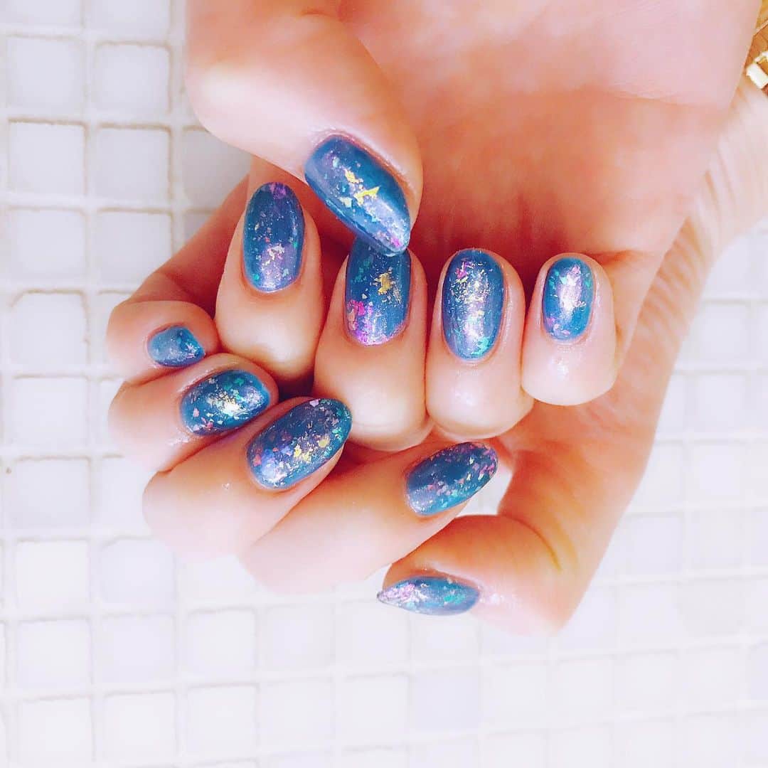 なかやまちえこさんのインスタグラム写真 - (なかやまちえこInstagram)「Blue × AuroraFlake #nail #nails #nailart #ネイル #美甲 #ネイルアート  #clou #nagel #ongle #ongles #unghia #japanesenailart #manucure #네일 #젤네일 #네일아트 #네일리스트 #japanesenails #manicurist #gelnails #bluenails #Qulle #ゆずき ちゃん」7月6日 21時20分 - chiekonakayama