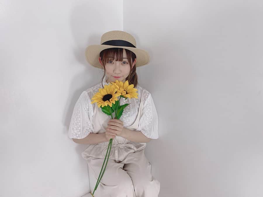 夏川愛実のインスタグラム：「ㅤㅤㅤㅤㅤㅤㅤㅤㅤㅤㅤㅤㅤ ㅤㅤㅤㅤㅤㅤㅤㅤㅤㅤㅤㅤㅤ ㅤㅤㅤㅤ ㅤㅤㅤㅤㅤㅤㅤㅤㅤㅤㅤㅤㅤㅤㅤㅤㅤㅤㅤㅤㅤㅤ おはようございます。💓 ㅤㅤㅤㅤㅤㅤㅤㅤㅤㅤㅤㅤㅤㅤㅤㅤㅤㅤㅤㅤㅤㅤ  今日は神戸へ🌻 遠征してくれる方、お気をつけて！！🙏 ㅤㅤㅤㅤㅤㅤㅤㅤㅤㅤㅤㅤㅤㅤㅤㅤㅤㅤㅤㅤㅤㅤ #白コーデ#ひまわり#カンカン帽#夏コーデ  ㅤㅤㅤㅤㅤㅤㅤㅤㅤㅤㅤㅤㅤㅤㅤㅤㅤㅤㅤㅤㅤㅤ  ㅤㅤㅤㅤㅤㅤㅤㅤㅤㅤㅤㅤㅤㅤㅤㅤㅤㅤㅤㅤㅤㅤㅤㅤ」