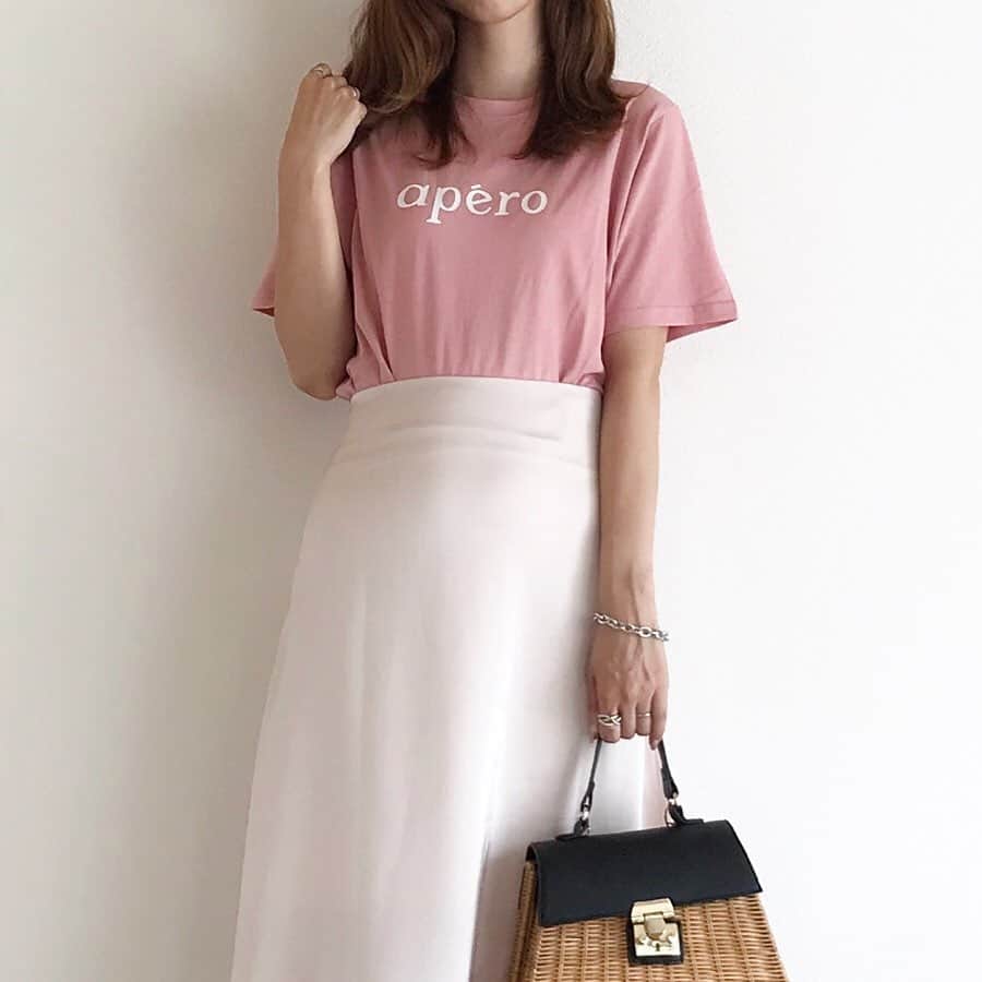 haruru0724さんのインスタグラム写真 - (haruru0724Instagram)「#code . . 上下 @ts.selection ❤︎ 綺麗なピンク色のロゴTに、 淡いピンク色の光沢のあるスカートで、 ワントーンコーデ💕 ロゴTは白とかばかり持っていたから ピンクが新鮮で可愛い😍 ポイントにもなるよ！ スカートはロング丈で、シルエットも綺麗✨ . . . #ママコーデ #ママファッション #シンプルコーデ #プチプラコーデ #プチプラファッション #大人可愛い  #大人女子コーデ #大人カジュアル #カジュアルコーデ #今日のコーデ #着回しコーデ #着まわしコーデ #アラサーコーデ #30代ファッション #きれいめカジュアル #コーデ #きれいめコーデ #大人コーデ #ファッション #モデル#韓国ファッション #ロゴt #오오티디 #mamagirl #instafashion #locari #ponte_fashion #mineby3mootd #おしゃれさんと繋がりたい」7月7日 7時32分 - haruru0724