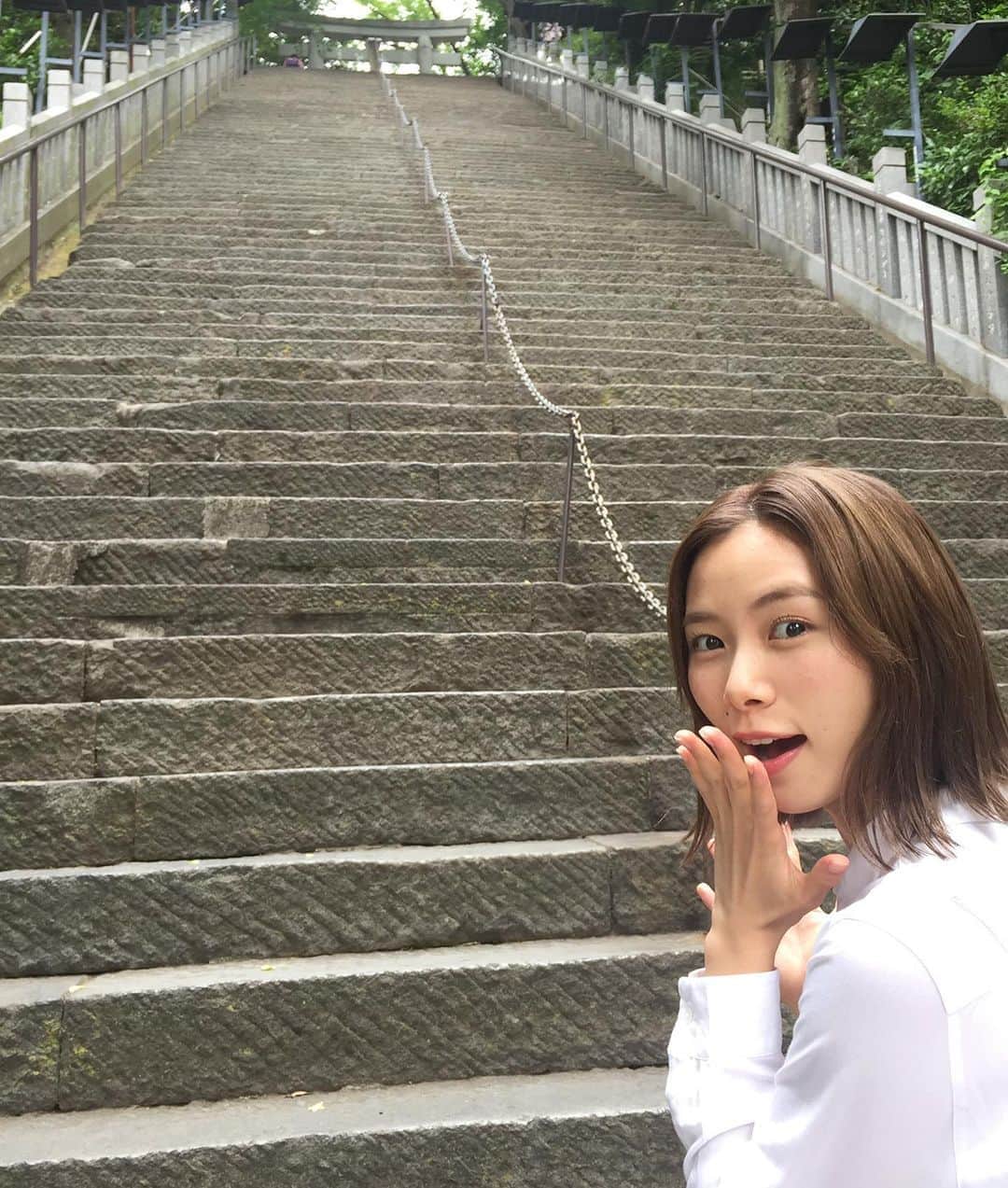 朝日奈央さんのインスタグラム写真 - (朝日奈央Instagram)「にじいろジーンで東京にあるパワースポットに行ってきたよん😆🌿」7月7日 7時49分 - pop_step_asahi
