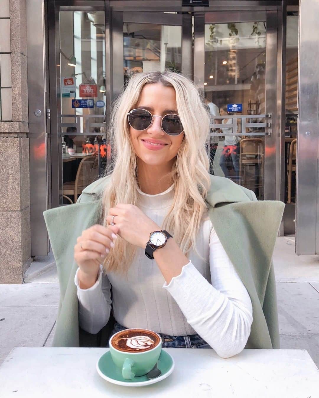 The Horseさんのインスタグラム写真 - (The HorseInstagram)「Sunday feels with @jordankates.⠀⠀⠀⠀⠀⠀⠀⠀⠀ -⠀⠀⠀⠀⠀⠀⠀⠀⠀ ⠀⠀⠀⠀⠀⠀⠀⠀⠀ ⠀⠀⠀⠀⠀⠀⠀⠀⠀ #coffee #watchlover #accessories #fashion #timeless」7月7日 7時50分 - the_horse