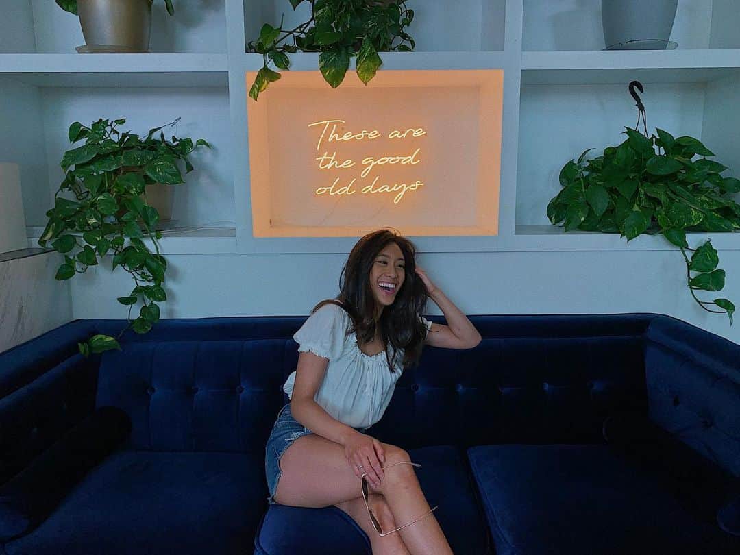 ジェシカ・カラランのインスタグラム：「can’t help but smile 😄 #livingMYlife」