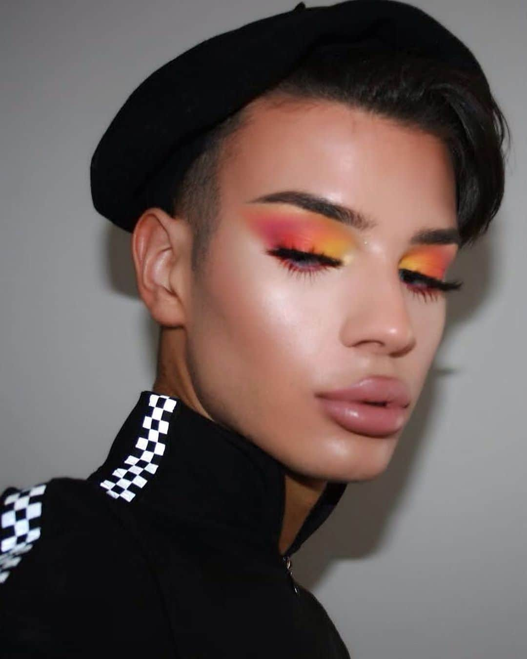 M·A·C Cosmetics Canadaさんのインスタグラム写真 - (M·A·C Cosmetics CanadaInstagram)「M·A·C Artist @paoloperfeccion masters the summer neon eye trend with Art Library Palette in It’s Designer 💖 #MACCanadianOriginal」7月7日 8時00分 - maccosmeticscanada