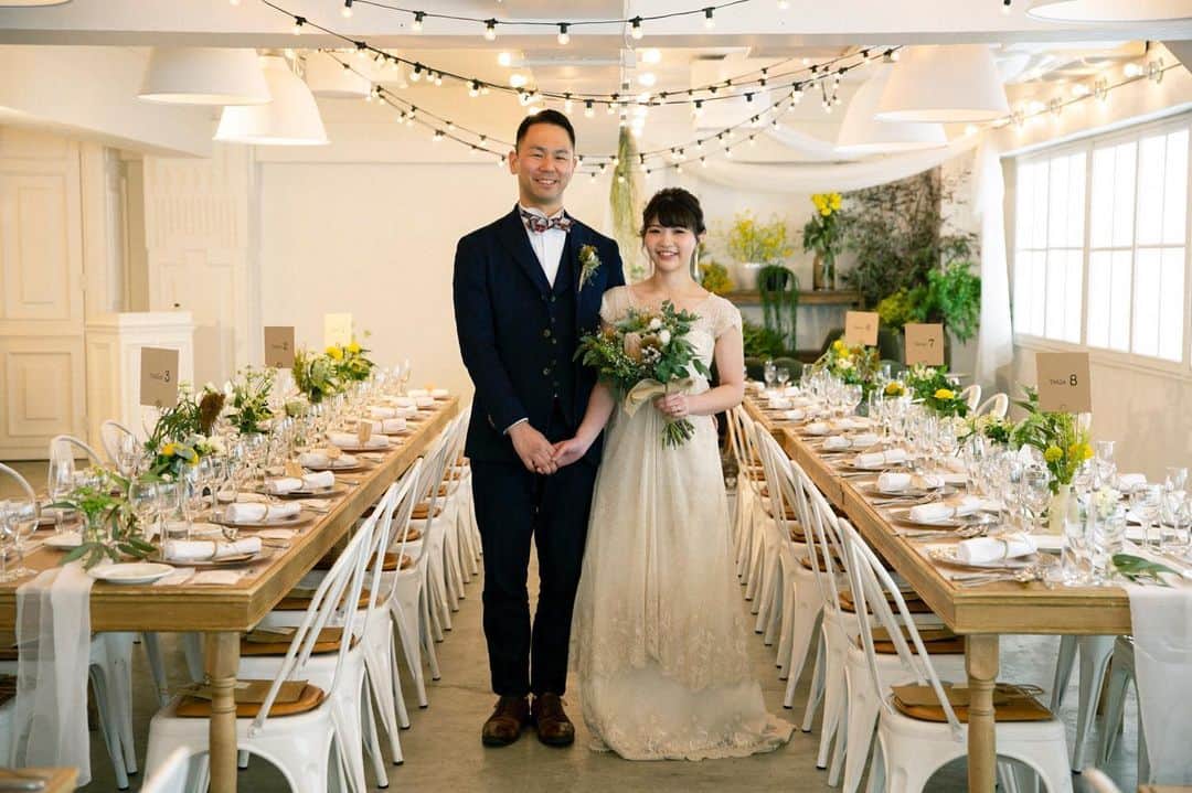 のインスタグラム：「・ ・ @hotel_emanon_wedding  大好きなスノボをやりたい！ 純粋にその気持ちだけで 乗り込んだワゴン みんなが初対面同士 ”はじめまして”から始まった相乗りの旅 ・ その中にあなたはいました ・ 長旅をともに過ごした私たち 滑りのスタイルが似ていたから いつの間にか スノボをする時はいつも一緒 ・ 次いつ行く？ そんな約束が当たり前になっていた ・ ・ 大好きなことが一緒だから いつだってふたりで分かち合える 『これから先もずっと楽しく過ごせるね』 いつしか2人の未来を描くようになった ・ いつもまでも私たちらしくACTIVEに さぁ今年はいつ行く？ We can not wait for first snow season as husband and wife! ・ ・ 渋谷南平台に佇む名もなきhotel noname hotel “HOTEL EMANON” これまでoriginal weddingのお手伝いを通じ おふたりだけの幾つものwedding dayを 名もなきhotelに刻んできました ・ そんなnoname hotel “HOTEL EMANON”が 生まれ変わりました ・ 時代の変化やTRENDを取り入れた よりPhotogenic空間 よりCawaii空間 よりElegant空間 より凛とした空間 ・ 日本中の花嫁ゴコロをくすぐる空間と時間を 名もなきhotelより新たにご提案致します ・ #weddingcircus #hotelemanon #weddingdress  #weddingflower #bridal #wedding #2019wedding #weddingdirection  #originalwedding #fashion  #花嫁 #プレ花嫁  #卒花嫁 #オリジナルウェディング  #結婚 #結婚式場 #結婚式 #結婚式準備 #結婚準備  #結婚式アイデア #写真 #1日1組貸切wedding  #結婚式レポ #結婚式レポート #ウェディング  #ブライダル #ウェディングフォト #入籍 #ウェディングフェア #ブライダルフェア」