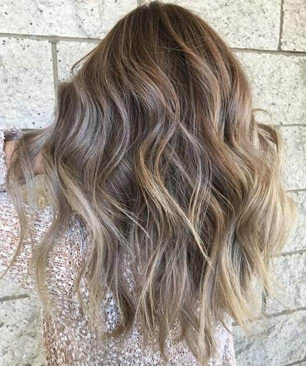 CosmoProf Beautyさんのインスタグラム写真 - (CosmoProf BeautyInstagram)「The PERFECT Bronde Blend ❤️ ✨ @benjaaa_94 gave her client a bright balayage and highlight with a shadow root using @matrix styled with @chihaircare styling products and curled with 1 1/4in @paulmitchellpro Curling Iron ✨ Spray & SHINE with CHI and Royal Treatment Sprays, on sale 15% off this month at #cosmoprofbeauty for #licensedtocreate artists  #repost #chihaircare #brondehair #farouksystems #paulmitchellus #blendedblonde #brondebalayage #matrixhaircare」7月7日 8時05分 - cosmoprofbeauty