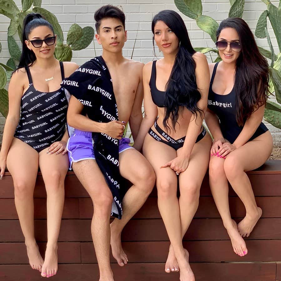 のインスタグラム：「L Squad 👯‍♀️👯‍♀️ #elpaso」