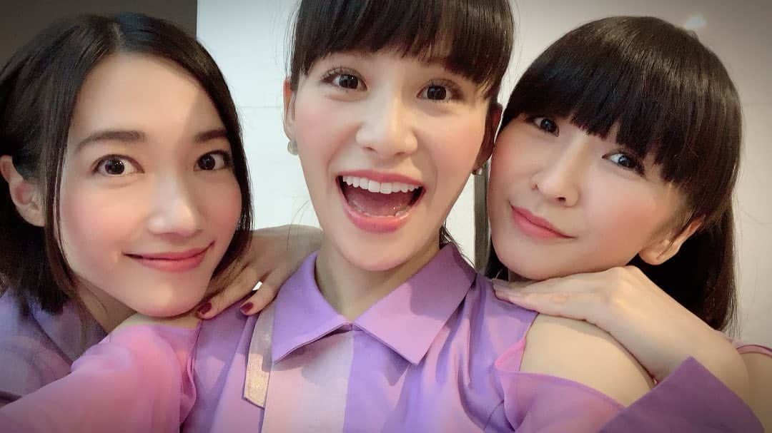 Perfumeさんのインスタグラム写真 - (PerfumeInstagram)「Our very first performance of “Nananananairo”at THE MUSIC DAY 2019 today! So much fun revealing our hip-hop souls!! Make sure to download the song now 🎶 → link in bio. #prfm #prfmBest #PCubed #Nananananairo #ナナナナナイロ」7月6日 23時14分 - prfm_official