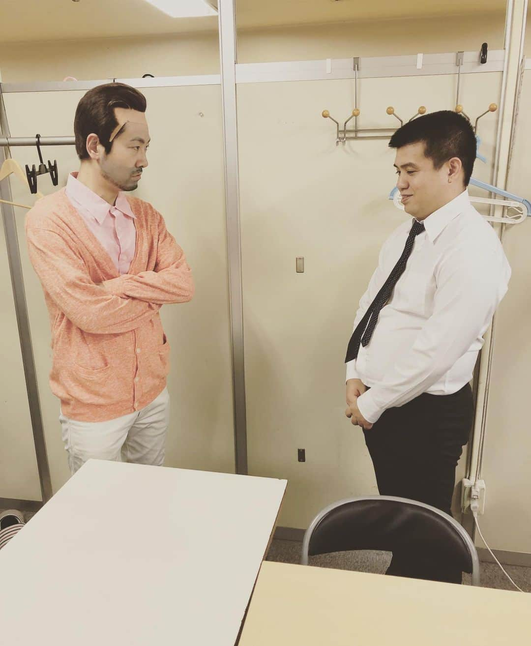 福井俊太郎さんのインスタグラム写真 - (福井俊太郎Instagram)「部下がミスをしたから休日に会社まで出て来て尻拭いして、更に優しく注意してるのに、部下は上司の私服に笑ってしまってる #あってはならない事 #恩知らず #メタボリック部下 #私服暖色系上司」7月6日 23時25分 - shuntarofukui