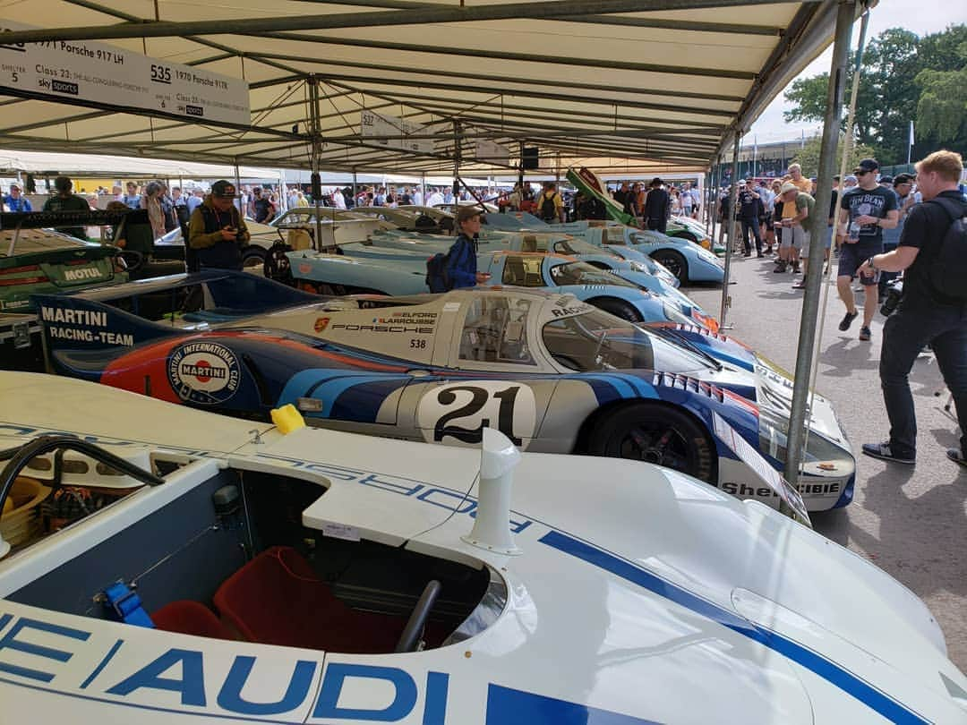 前澤友作さんのインスタグラム写真 - (前澤友作Instagram)「Goodwood Festival of speed3日目にきています！まだまだ回りきれていないので今日は頑張ります！ この景色だけでご飯食べられますよね…！ #やまけんレポート  3rd Day at the Goodwood Festival of Speed! Still loads of cars to see!!! I am drooling... #goodwood #goodwoodfos #fos #porsche #917 #917k」7月6日 23時18分 - mzsupercar