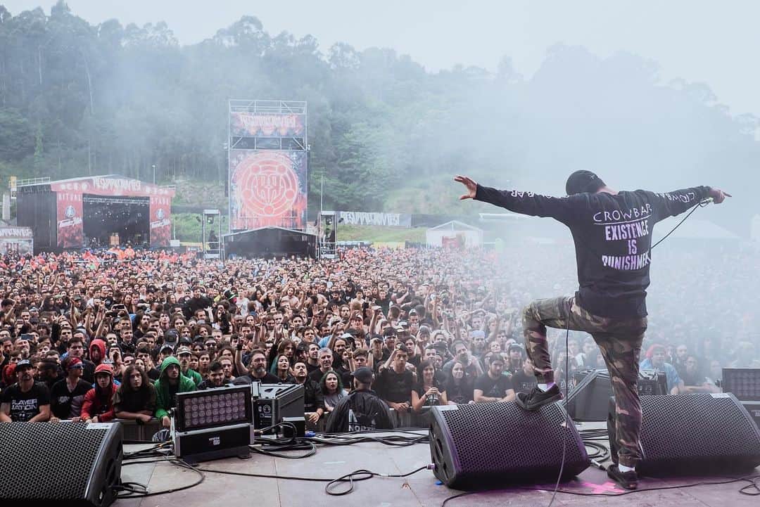 Crystal Lakeさんのインスタグラム写真 - (Crystal LakeInstagram)「Thank you @resurrectionfest 2019!! Just one word “MASSIVE”. Hope to see you next year!! .  Photo: @johngyllhamn  #CrystalLake #Helix WorldTour2019 #ResurrectionFest」7月6日 23時27分 - crystallake777