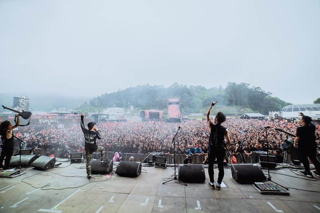 Crystal Lakeさんのインスタグラム写真 - (Crystal LakeInstagram)「Thank you @resurrectionfest 2019!! Just one word “MASSIVE”. Hope to see you next year!! .  Photo: @johngyllhamn  #CrystalLake #Helix WorldTour2019 #ResurrectionFest」7月6日 23時27分 - crystallake777