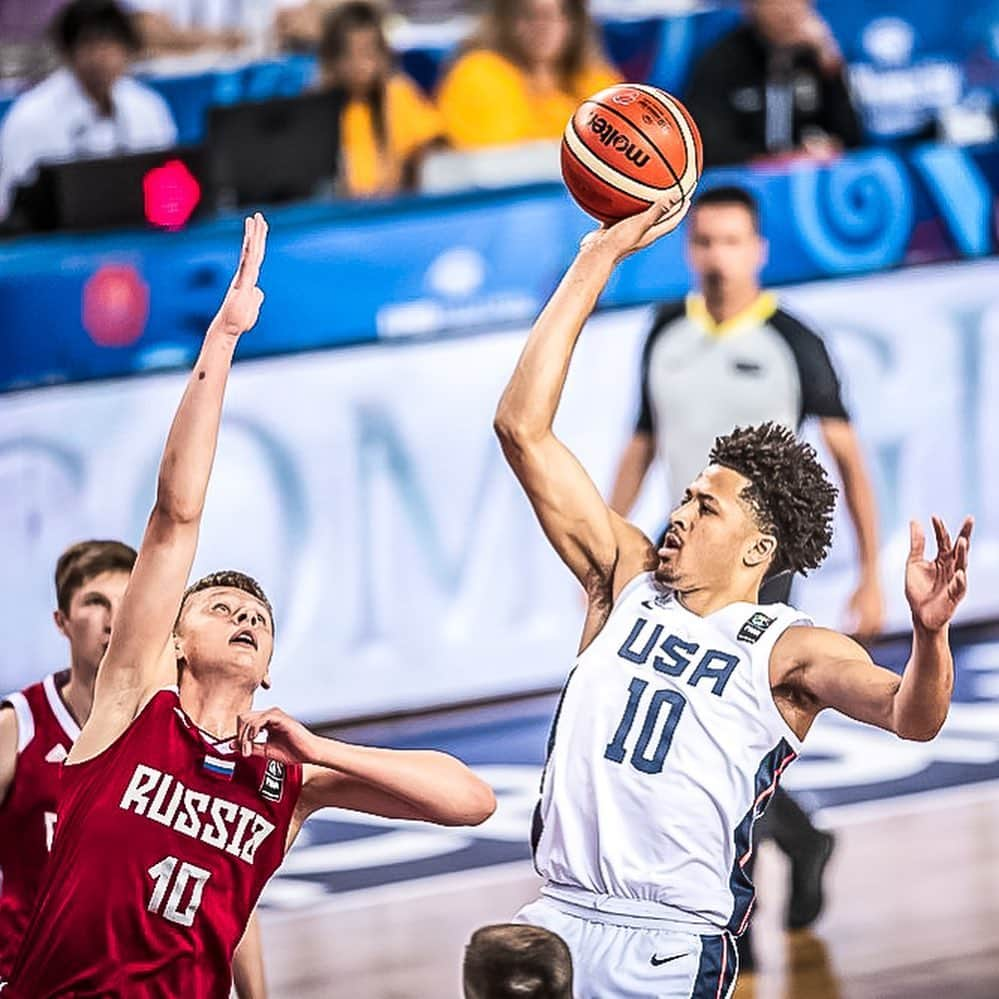 USA Basketballさんのインスタグラム写真 - (USA BasketballInstagram)「The USA Men’s U19 World Cup is into the #FIBAU19 semis with a 95-80 W over Russia 👊」7月6日 23時32分 - usabasketball