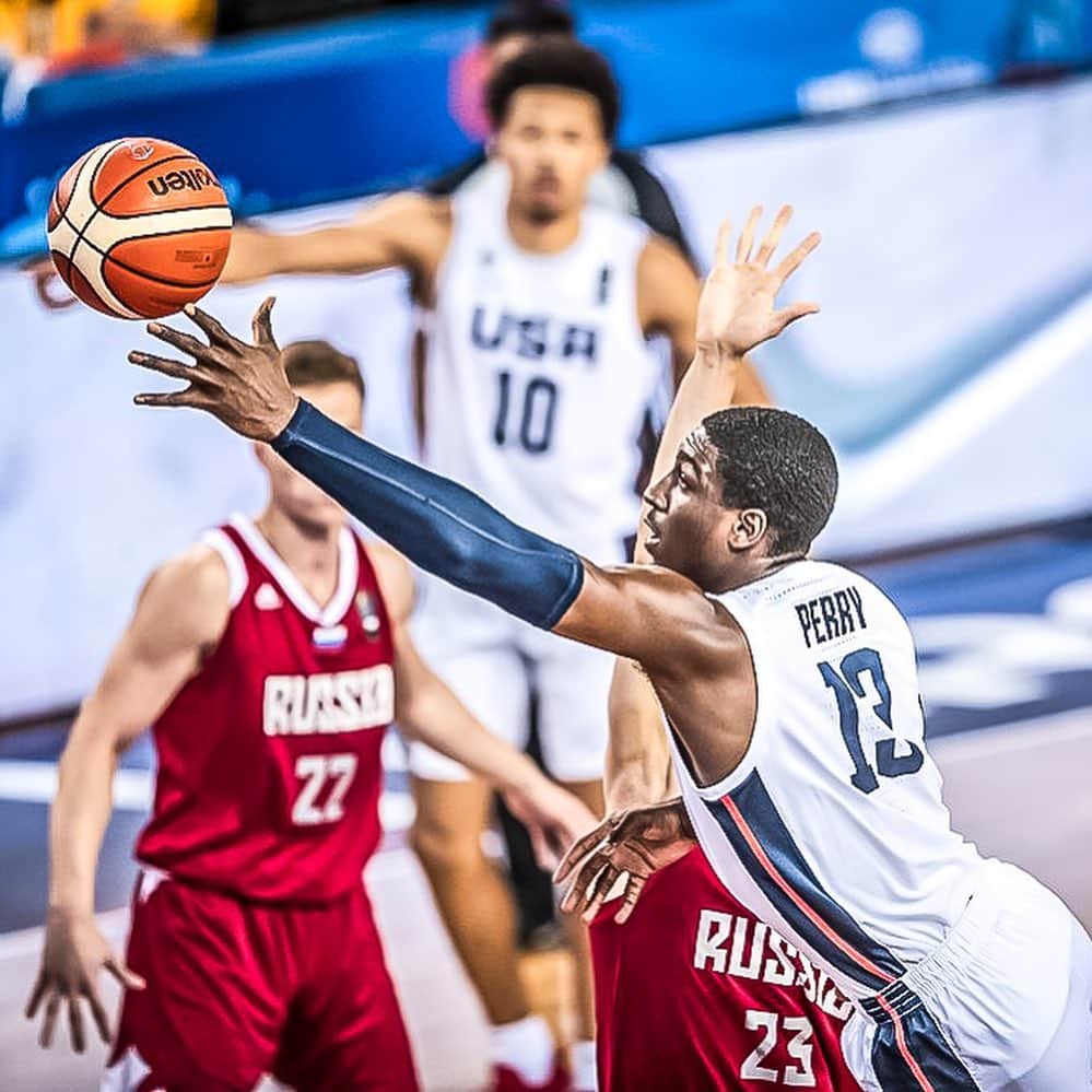 USA Basketballさんのインスタグラム写真 - (USA BasketballInstagram)「The USA Men’s U19 World Cup is into the #FIBAU19 semis with a 95-80 W over Russia 👊」7月6日 23時32分 - usabasketball