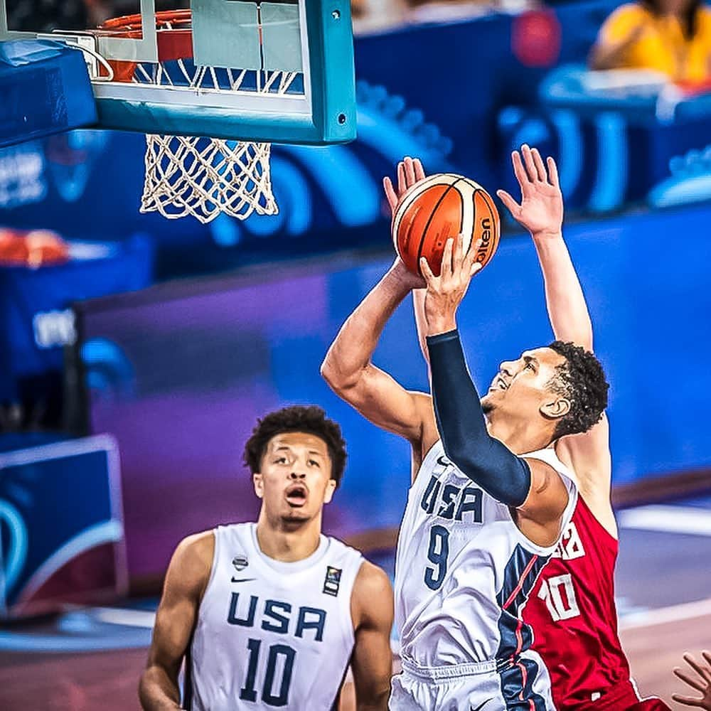 USA Basketballさんのインスタグラム写真 - (USA BasketballInstagram)「The USA Men’s U19 World Cup is into the #FIBAU19 semis with a 95-80 W over Russia 👊」7月6日 23時32分 - usabasketball