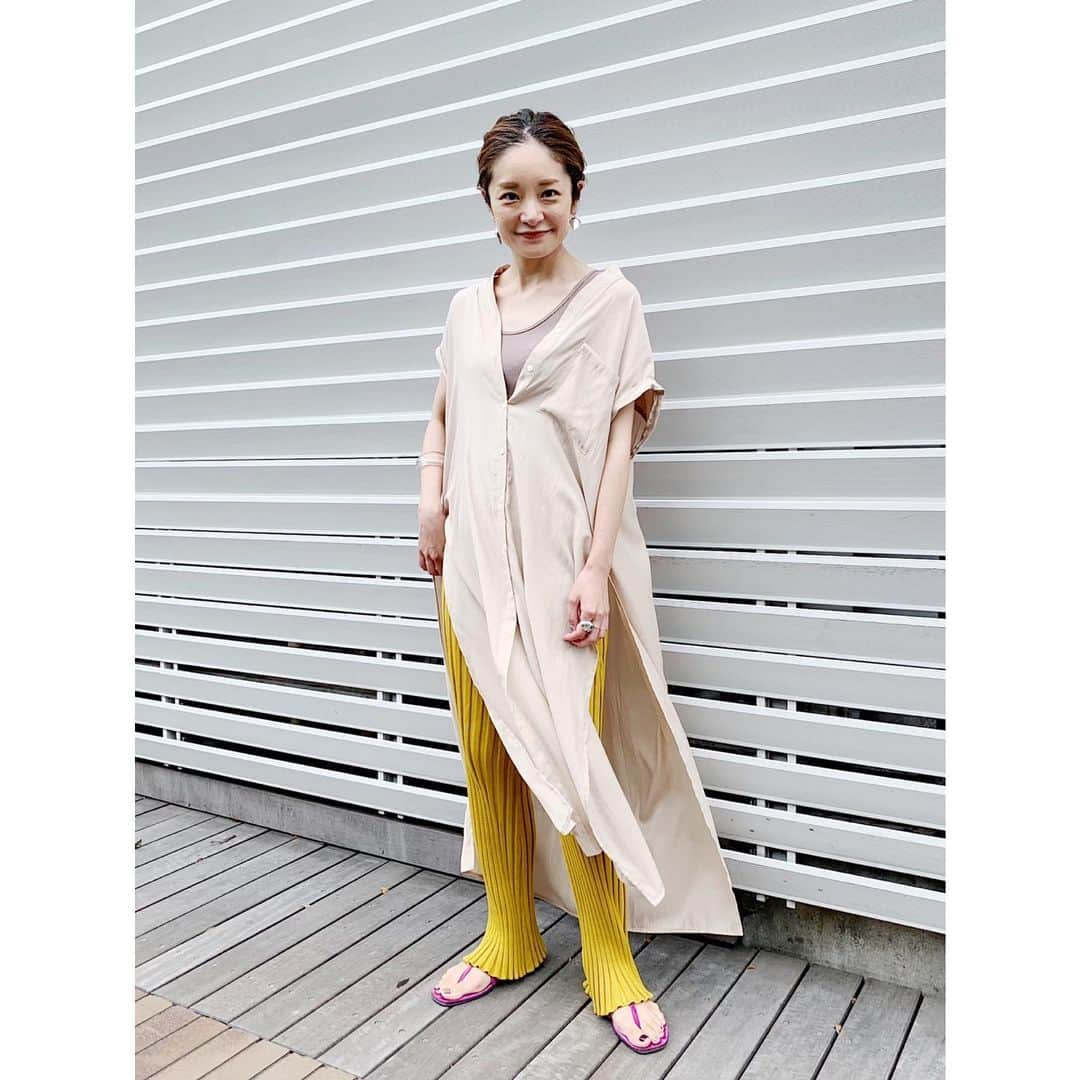 川島幸恵さんのインスタグラム写真 - (川島幸恵Instagram)「😊😊😊﻿ ﻿ BEIGE✖️YELLOW✖️PINK💛💞﻿ ﻿ #SHENERY_official﻿ #dress #SHENERY﻿ #pants #demylee﻿ #sandals #alumnae﻿ #fashion #styling #yellow #pink #beige」7月6日 23時32分 - sachie118