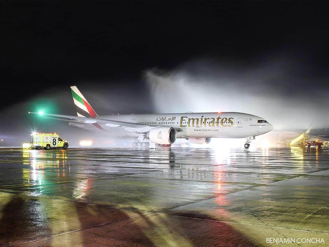 エミレーツ航空さんのインスタグラム写真 - (エミレーツ航空Instagram)「It’s been a year since we first said Ready, Steady, SantiaGo! Our newly refurbished two class @Boeing 777-200LR has since connected Chile seamlessly to more than 150 destinations via Brazil. Image credit: @benja_photography_  #EmiratesAirline #FlyEmiratesFlyBetter」7月7日 0時00分 - emirates